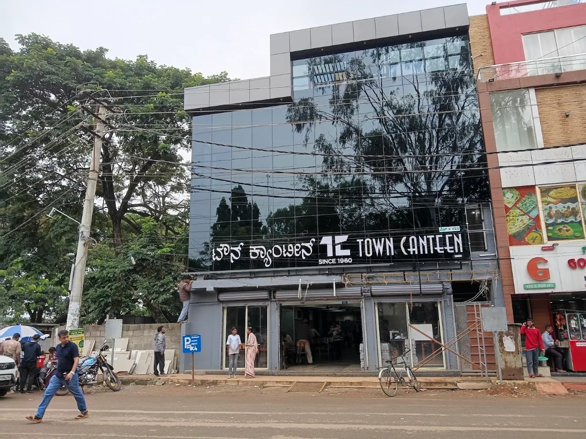 Town Canteen, RG Road, opposite the Government Polytechnic, Vijayapura